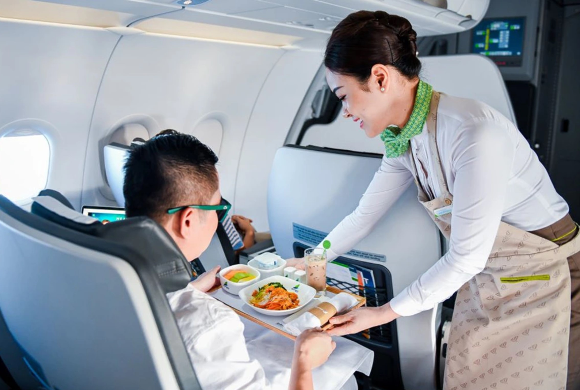 Từ quầy phục vụ đến bầu trời – kỹ năng không hề thua kém