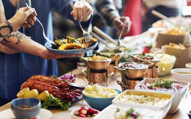 Giữ món ăn nóng sốt, tươi mới và hợp vệ sinh suốt thời gian dài là thách thức lớn đối với nhà hàng buffet