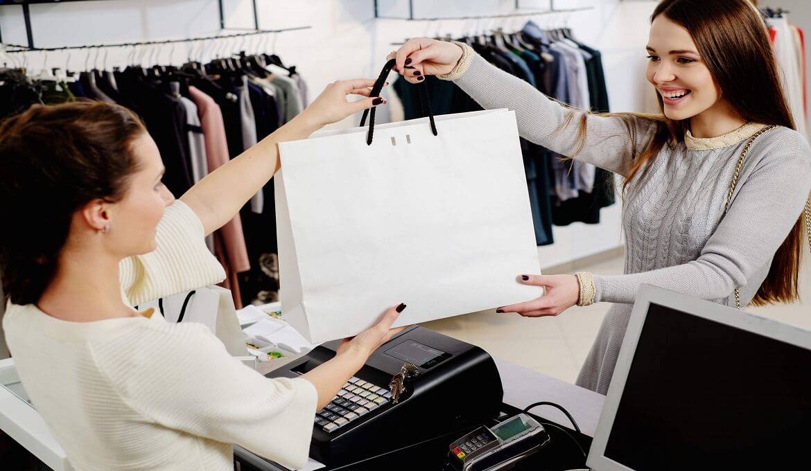 Lượng khách hàng tăng đột biến, áp lực doanh số cao, và khối lượng công việc khổng lồ là những thách thức không nhỏ.