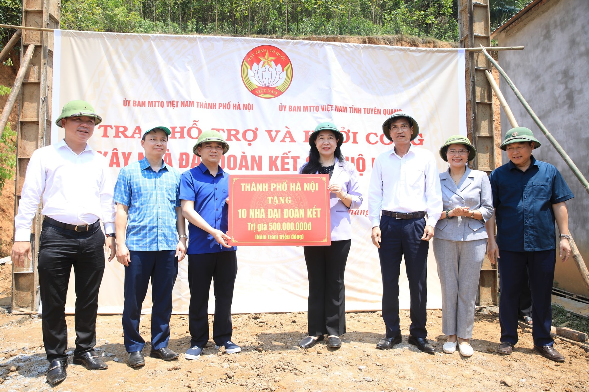 Nhà nước hỗ trợ nhà ở cho hộ nghèo